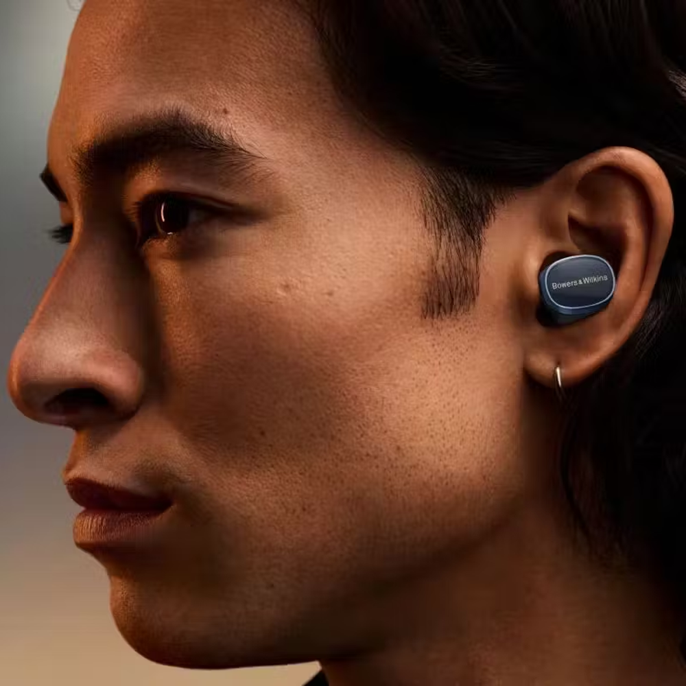 Bowers & Wilkins Pi8 -  New Generation Reference Earbuds (What HiFi Awards 2024) — view 2