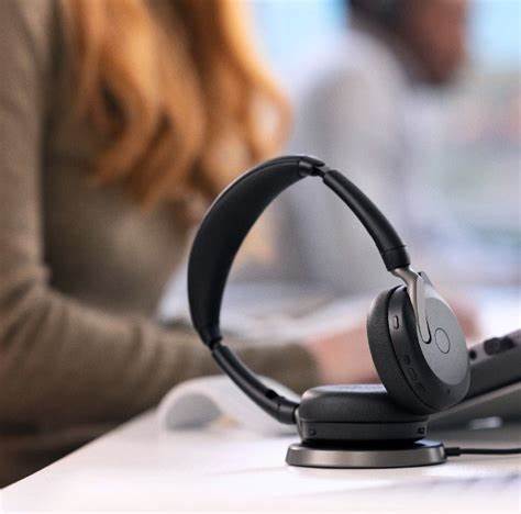 Jabra Evolve2 65 MS Stereo USB-A Headset with Charging Stand - Black (26699-999-889) — view 7