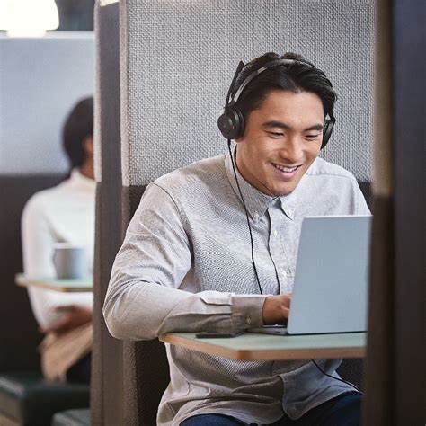 Jabra Evolve2 65 MS Stereo Wireless Headset with Link380a USB-A - Black (23189-999-779) — view 4