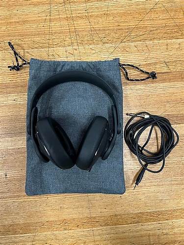 AKG Professional K361 Over-Ear Closed-Back Foldable Studio Headphones, 32 Ohms, 15Hz to 28kHz, Carry Bag, 3M Straight Cable — view 7