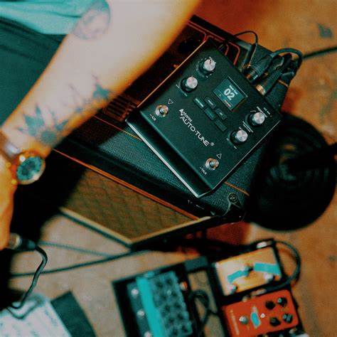 Headrush VX5 - Vocal Processing Pedal with Antares AutoTune® Pitch Correction (Pre-Order April 2026 ETA) — view 4