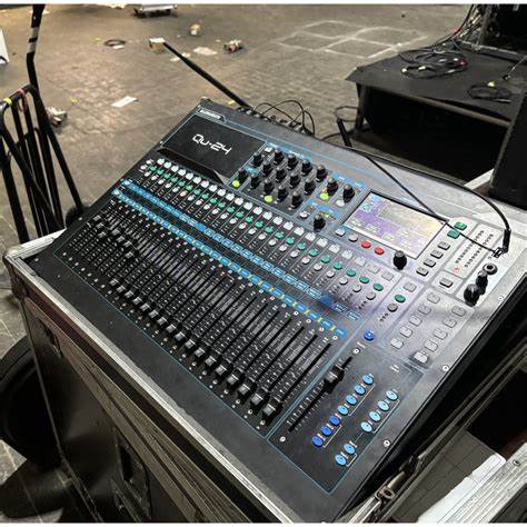 Allen & Heath QU-6 - 25 Fader 38in/24out 6FX 96kHz Mixer — view 5