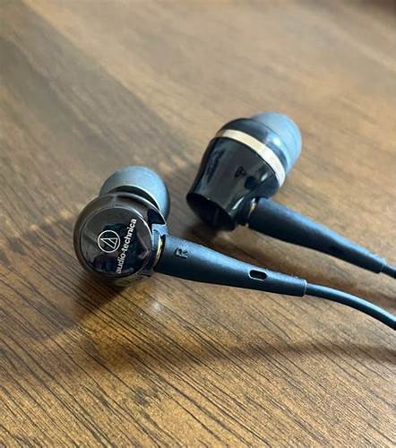 Audio-Technica ATH-CKR100IS - In-Ear Headphones — view 3