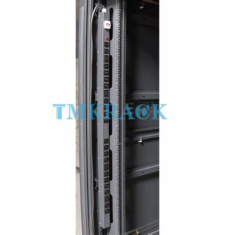 5-PORT 19INCH LOCKABLE C19 4000W PDU — view 3