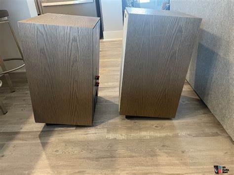 Klipsch Heritage Heresy IV Distressed Oak Floorstanding Speaker Pair — view 2