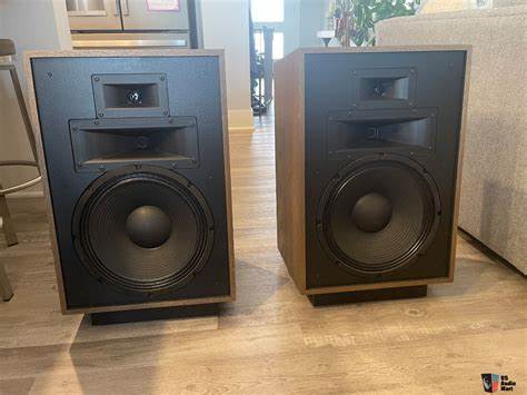Klipsch Heritage Heresy IV Distressed Oak Floorstanding Speaker Pair — view 5