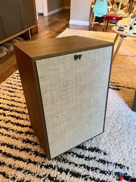 Klipsch Heritage Heresy IV Distressed Oak Floorstanding Speaker Pair — view 3